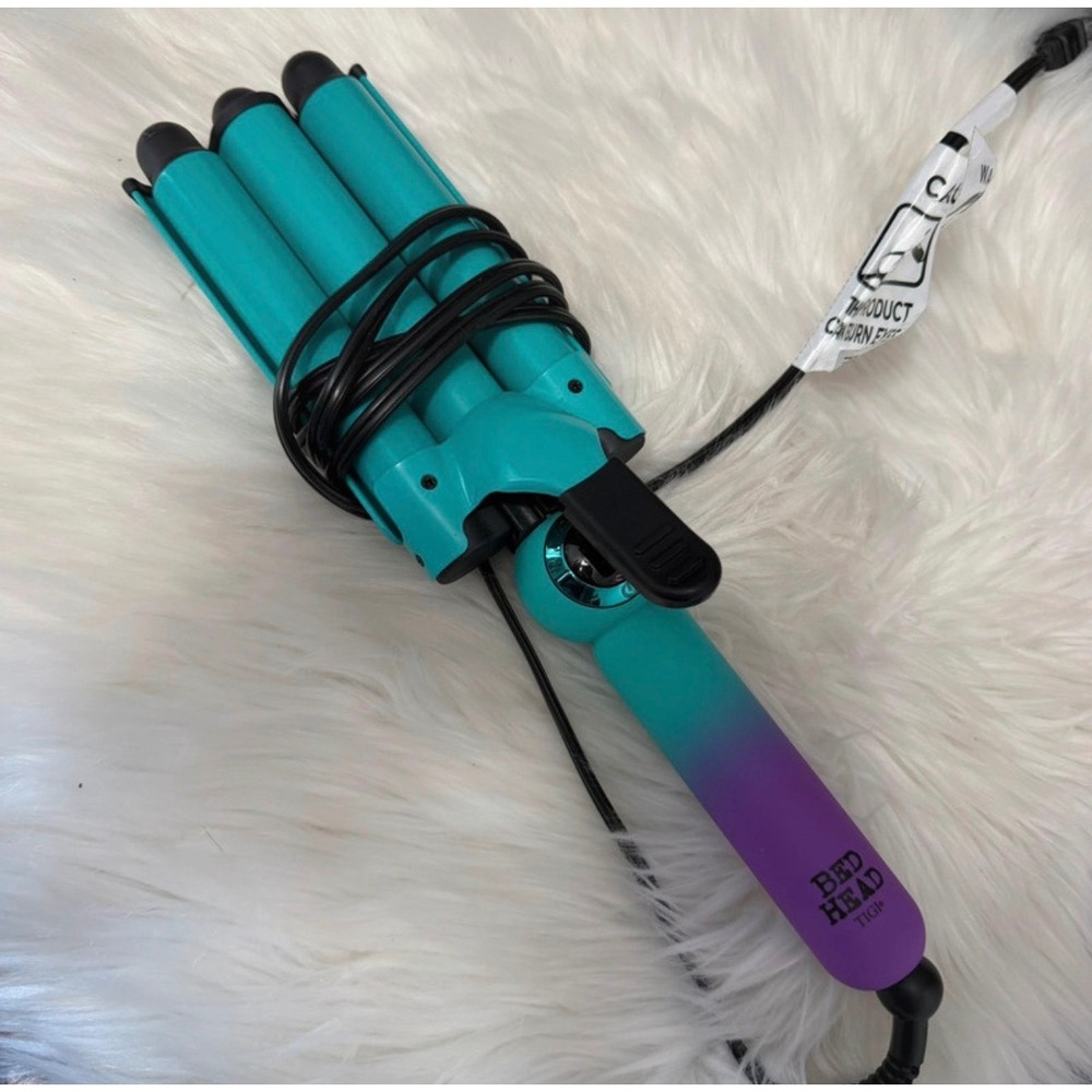 Like new Tigi Bed Head 3 Barrel Wave Affair Curling Iron Waver